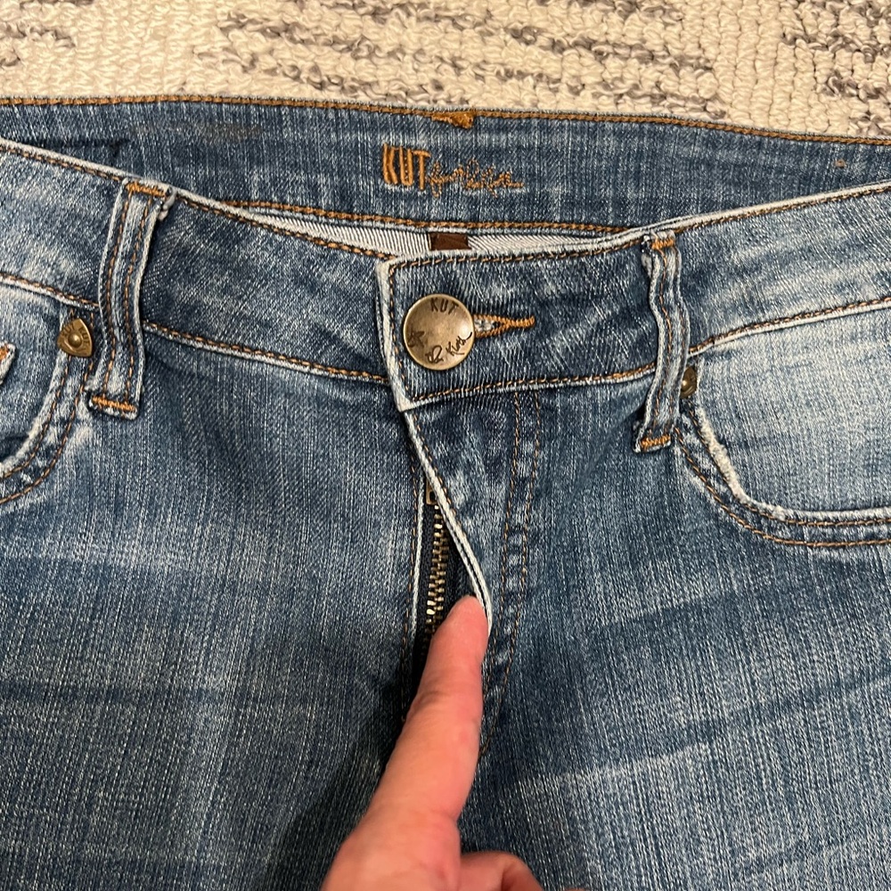Kut from the Kloth Denim Bermuda Shorts - Size 2 - Picture 3 of 9